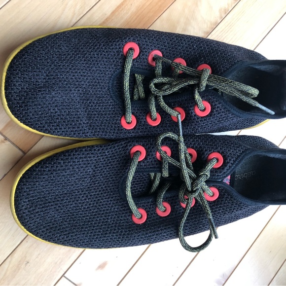 Allbirds Limited Edition Tree Runners Black Gold - Picture 2 of 9